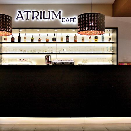 Hotel Atrium ปาร์ดูบิตเซ ภายนอก รูปภาพ